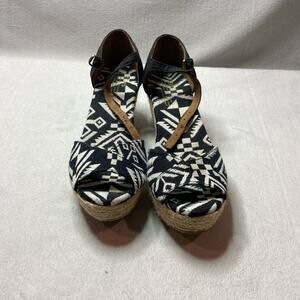 Toms black and white aztec print wedged espadrilles size 9.5